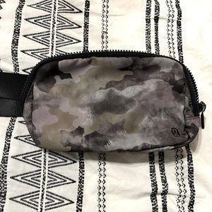 Lululemon everywhere belt bag